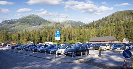 Szaleństwo na tatrzańskich parkingach. "Górale zwariowali"