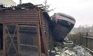 To nie fotomontaż. 26-latek zakończył jazdę na dachu