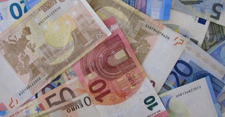Kursy walut NBP 18.06.2020 Czwartkowy kurs euro, funta, dolara i franka szwajcarskiego