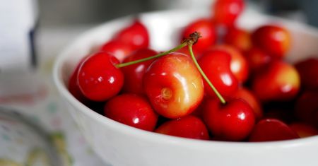 Nigdy nie wyrzucaj ogonków z czereśni. Ich zastosowanie cię zaskoczy