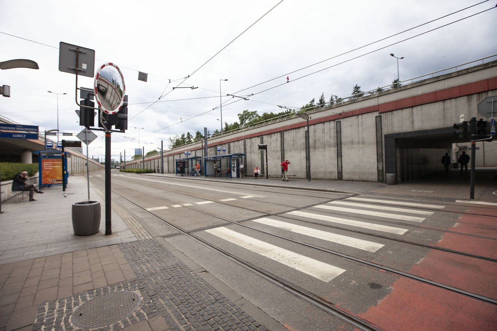 Kraków. Awaria tramwaju na ul. Lubicz w kierunku Ronda Mogilskiego. Duże zakłócenia w ruchu