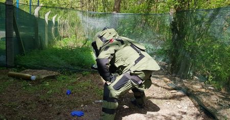 W ziemi ukryto cały arsenał. Nastąpił wybuch, są ranni
