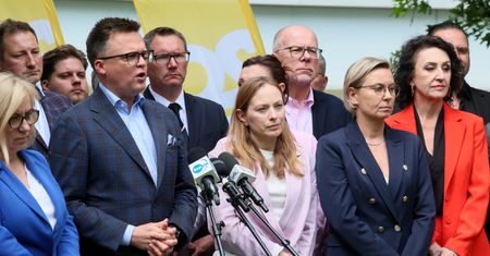 Kryzys u Hołowni. Media: Posłowie zgłosili chęć przejścia do innej partii