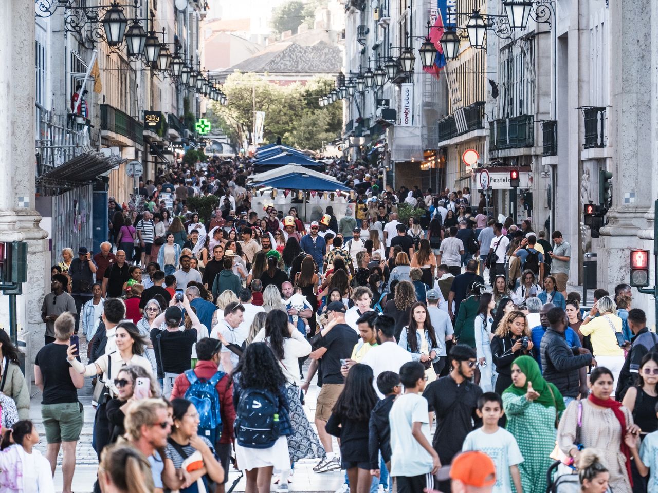 Crowds of tourists visit Portuguese cities at any time of the year.