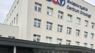 Wiózł chorą do szpitala, przekroczył prędkość. Pomogli policjanci
