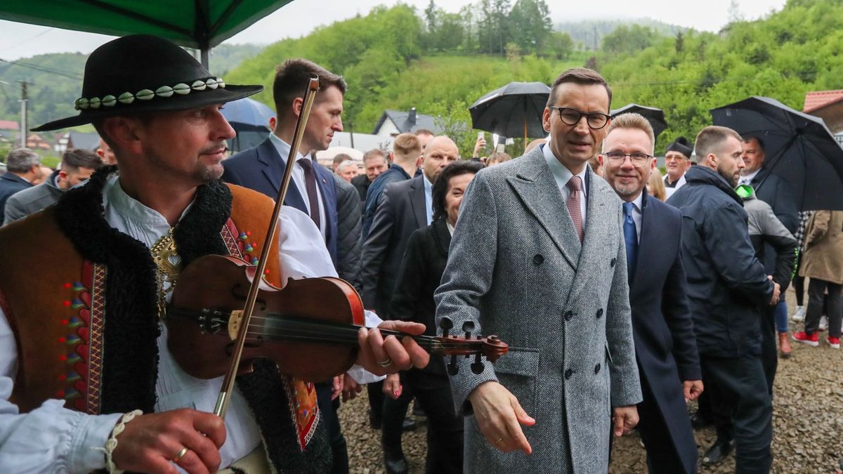 Mateusz Morawiecki
Tylmanowa, 18.05.2023. Premier Mateusz Morawiecki (3P) podczas otwarcia mostu na Dunajcu w Tylmanowej w gminie Ochotnica Dolna, 18 bm. (sko) PAP/Grzegorz Momot
Grzegorz Momot
most, otwarcie, polityk, premier