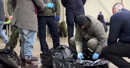 Terroryści byli tylko 15 minut w budynku? Nowe ustalenia