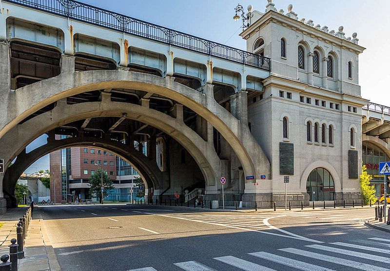 Warszawa. Coś nie wyszło. Na Poniatowszczaku będzie znacznie mniej wind niż planowano