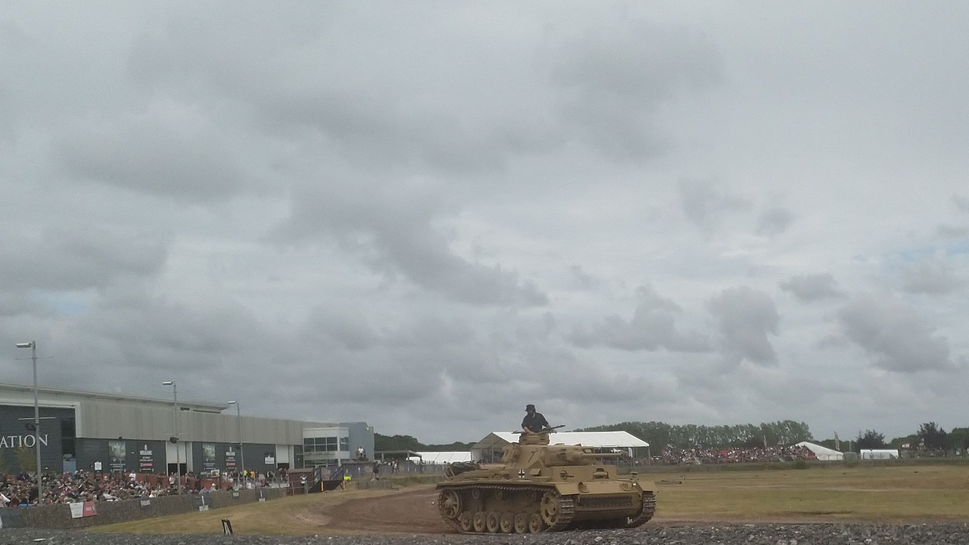 Czołg Panzerkampfwagen III z 50 mm armatą.