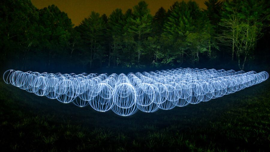 200 orbów na jednym zdjęciu - nowy rekord Guinnessa w malowaniu światłem 1