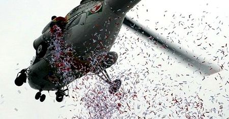 "Policjant od konfetti" dostanie awans. Wskoczy na dyrektorski stołek