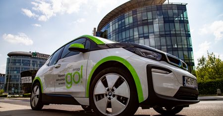 Zakaz silników spalinowych w UE po 2035 r. "Są kraje, w których aut elektrycznych nie będzie niemal wcale"