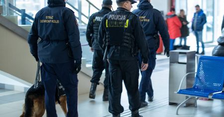Atak nożowników na stacji kolejowej w Gliwicach. Dwóch pracowników ochrony trafiło do szpitala