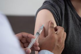 Wczesne szczepienie przeciwko HPV znacznie obniża ryzyko raka