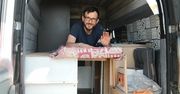 Zbudowali sobie kampera. "Daje ogromną swobodę podróżowania"