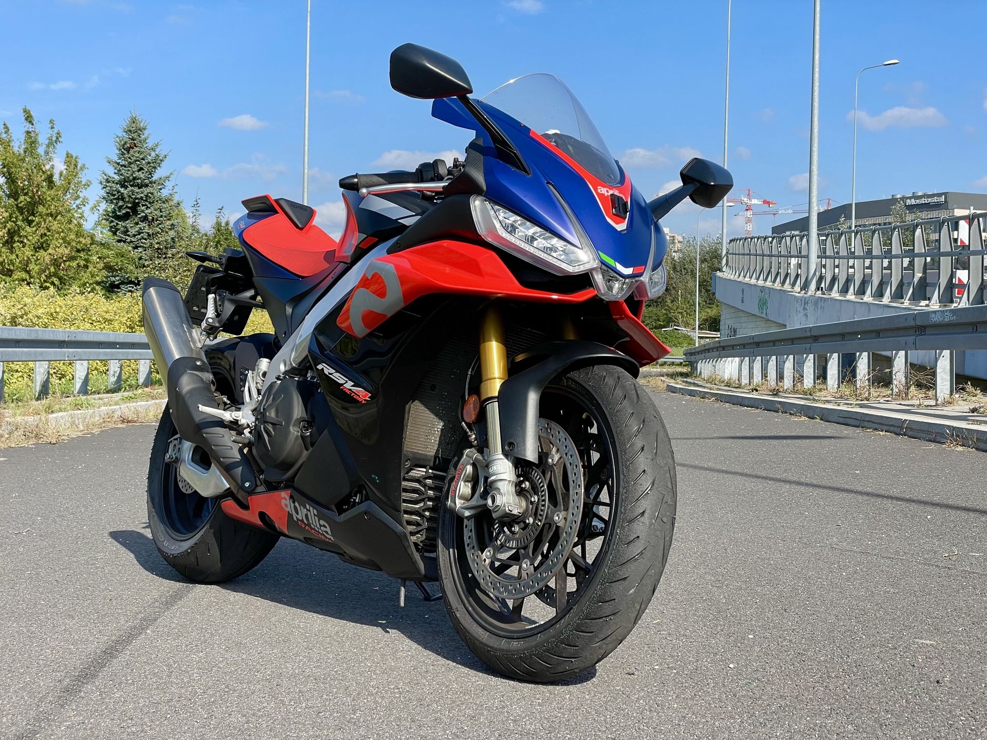 Aprilia RSV4 Factory