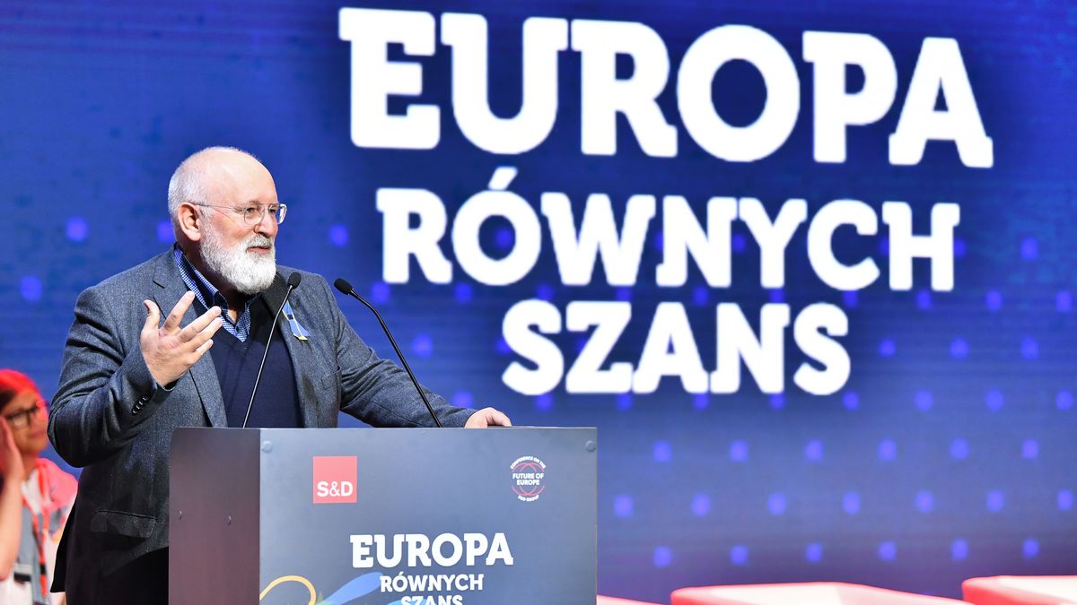 Wrocław, 04.06.2022. Wiceprzewodniczący Komisji Europejskiej Frans Timmermans podczas konferencji europejskiej lewicy �Europa równych szans� we Wrocławskim Centrum Kongresowym, 4 bm. Wydarzenie zostało zorganizowane przez Postępowy Sojusz Socjalistów i Demokratów w Parlamencie Europejskim i Nową Lewicę. (jm) PAP/Maciej Kulczyński