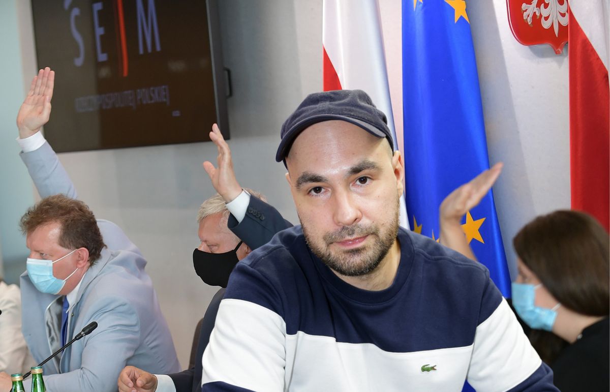 Jakub Żulczyk w bezpardonowy sposób skomentował forsowanie "lex TVN" przez PiS