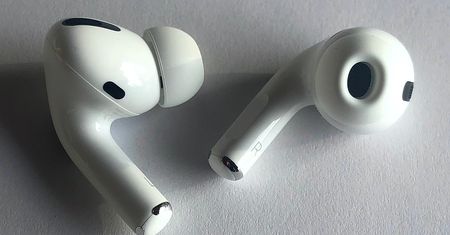Apple ma problem ze słuchawkami. Wadliwe wymieni za darmo