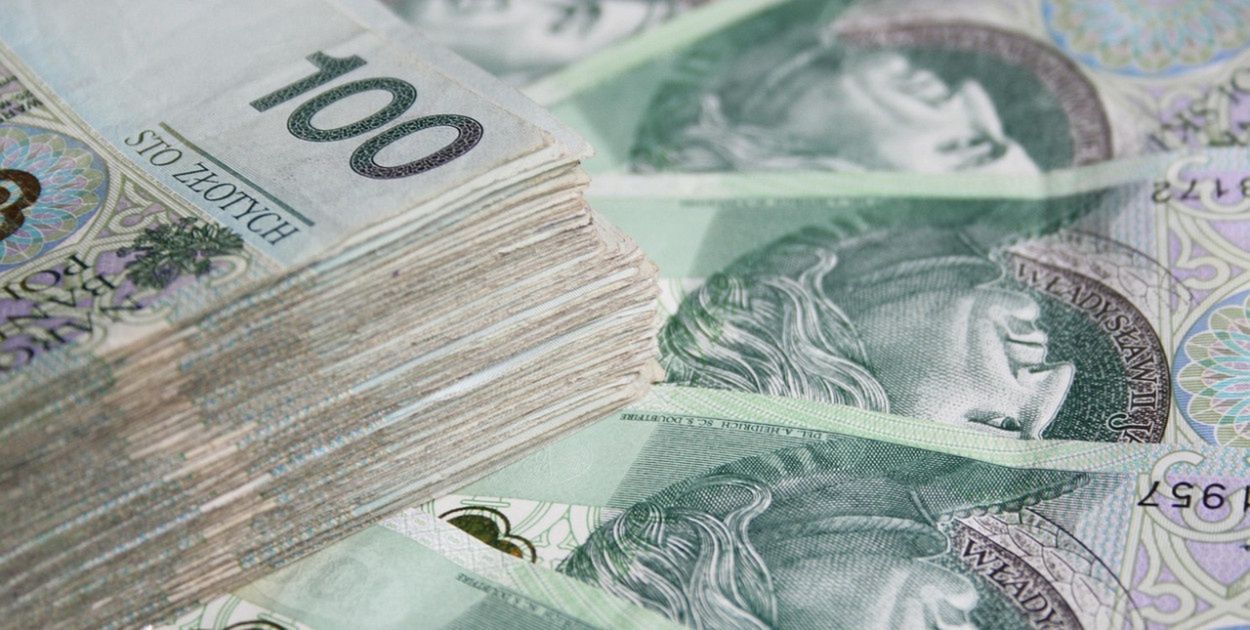 Polacy tracili pieniądze na kredytach? UOKiK bierze się za banki