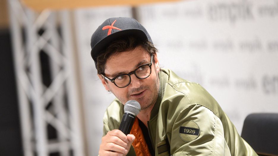 Kuba Wojewódzki na plaży z tajemniczą ukochaną