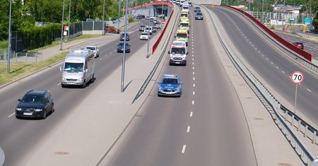 Blisko 40 ambulansów na sygnałach w eskorcie policji przejechało przez Lublin [ZDJĘCIA]