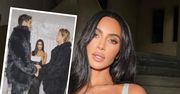 Kim Kardashian udzieliła ślubu znajomym. Miała sukienkę z dekoltem po pępek