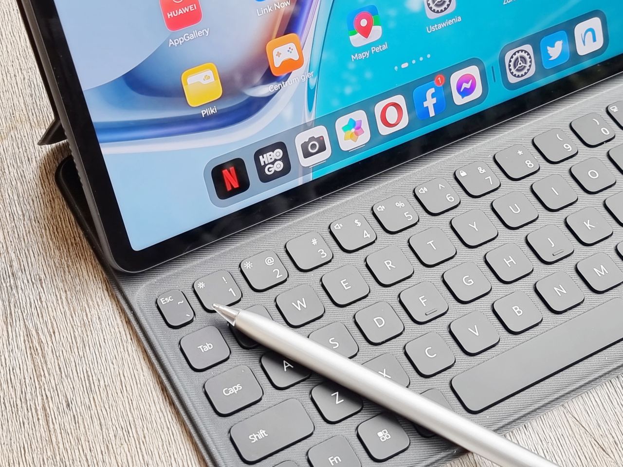 HarmonyOS na tablecie daje radę. A cena Huaweia MediaPad 11 jest nie do przebicia