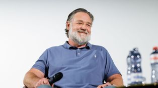 Jowialny starszy pan z brzuszkiem? Takie zdjęcia to historia, Russel Crowe to teraz góra mięśni