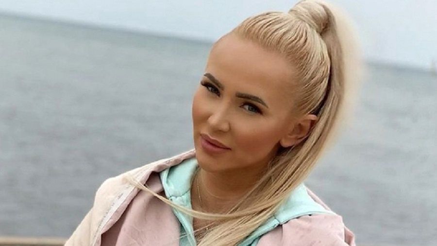 Schowaj puchówkę do szafy. "Królowa życia" pokazała, co nosić w nowym sezonie