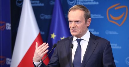 "Czy wyście powariowali?!". Polityk Lewicy reaguje na wystąpienie Tuska