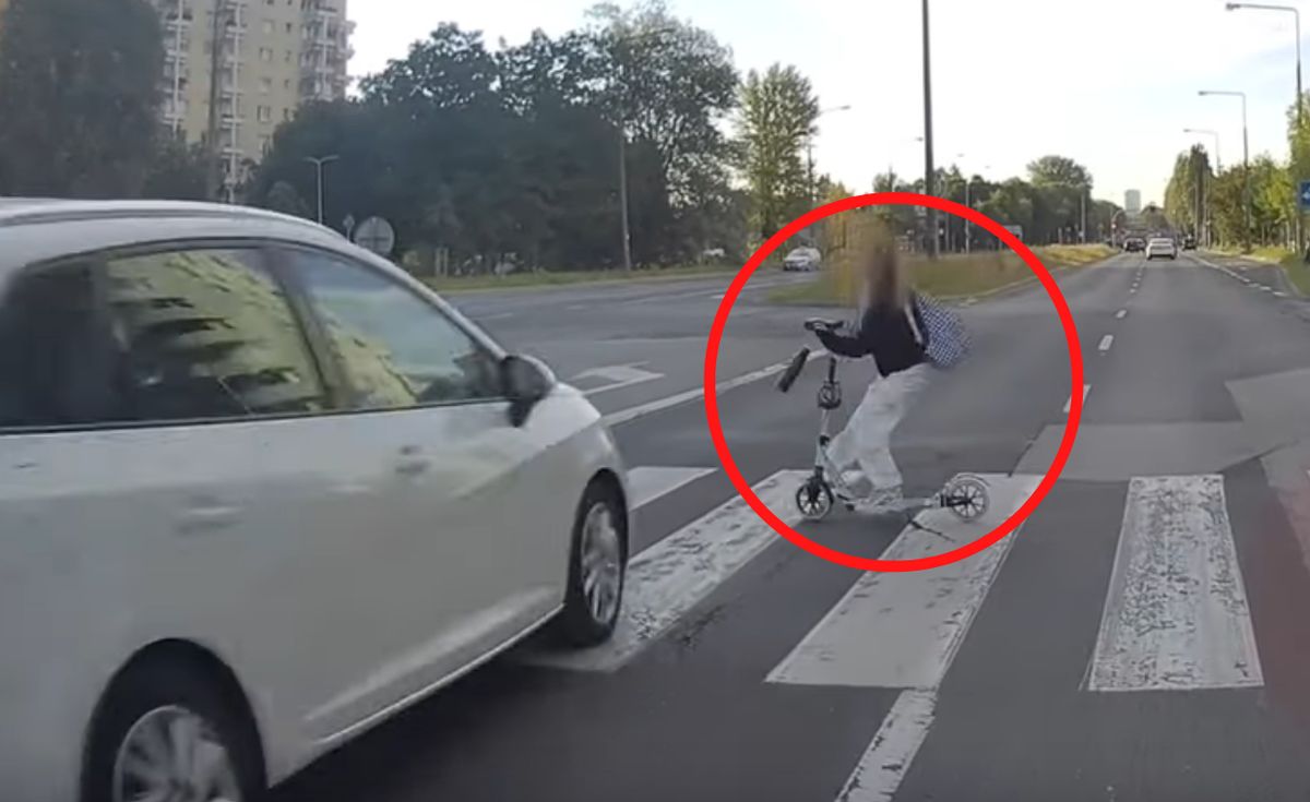 Warszawa. Dziecko na hulajnodze hamuje przed samochodem