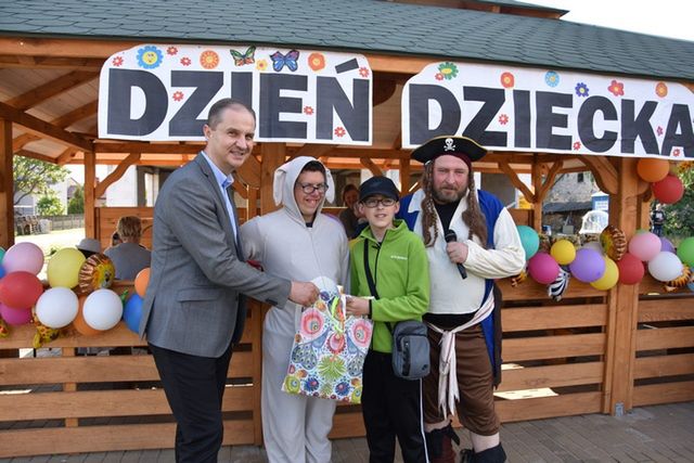 Niespodzianki od radnych na Dzień Dziecka (foto)