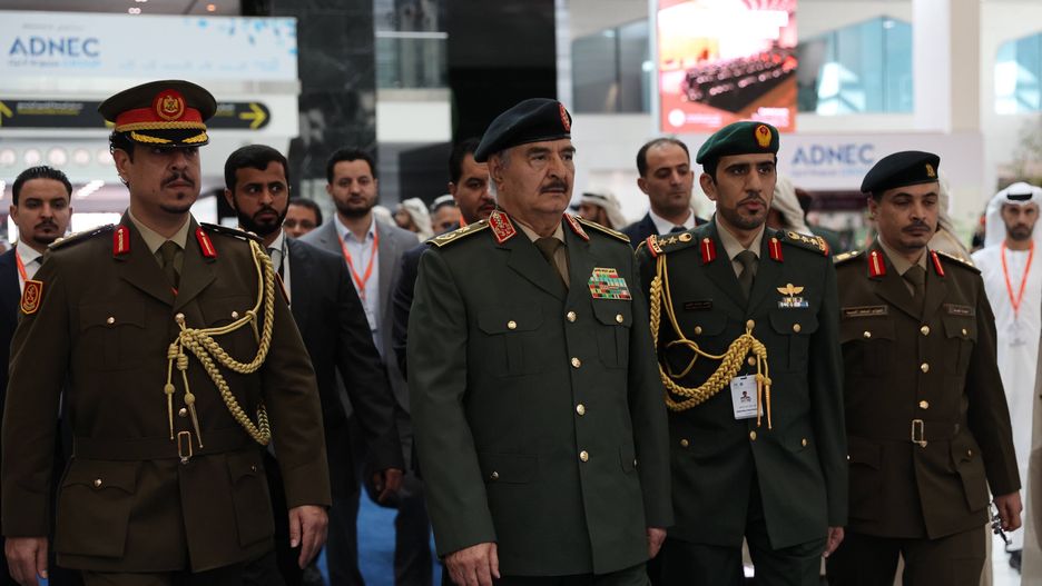 IDEX and NAVDEX 2023 international defense exhibition in Abu Dhabi
epa10479628 Commander of the Libyan National Army, Field Marshal Khalifa Belqasim Haftar (C), tours the 16th edition of International Defence Exhibition and Conference (IDEX) and the 7th edition of the Naval Defence and Maritime Security Exhibition (Navdex) in Abu Dhabi, United Arab Emirates, 20 February 2023. IDEX is the largest joint defence exhibition in the Middle East and North Africa (MENA) region, it is running from 20 untill 24 February 2023.  EPA/ALI HAIDER 
Dostawca: PAP/EPA.
ALI HAIDER
