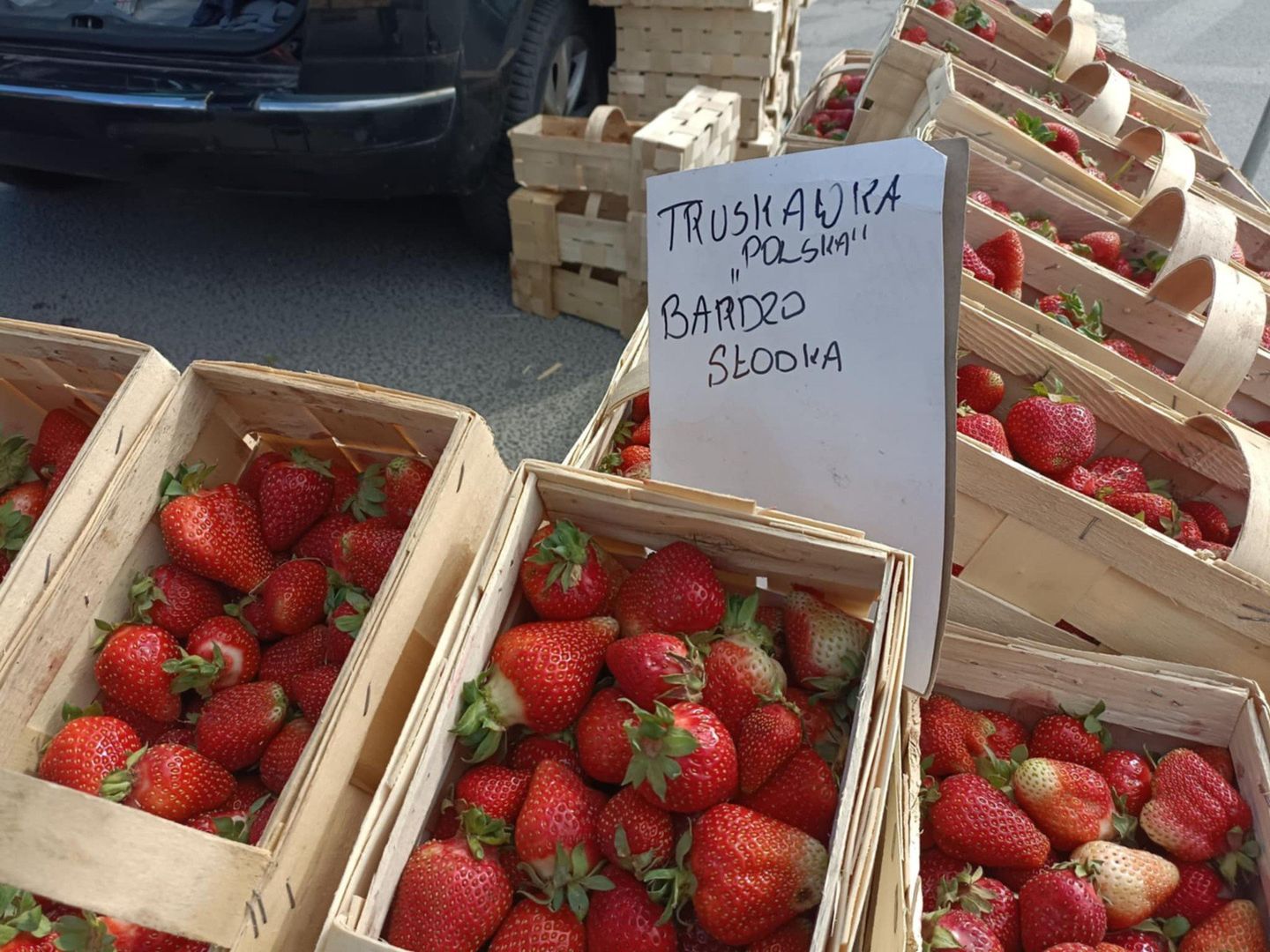 Truskawki na łęczyckim targowisku
