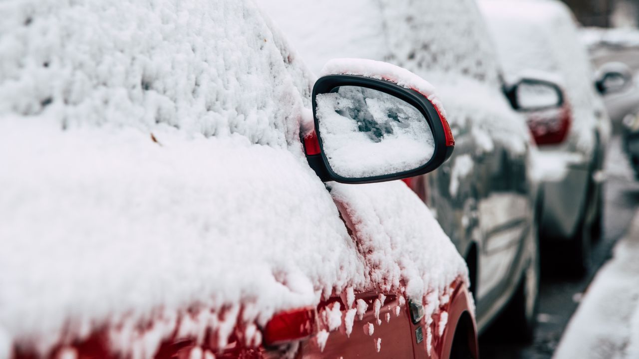 Policja z Gostynina apeluje: wymień opony na zimowe