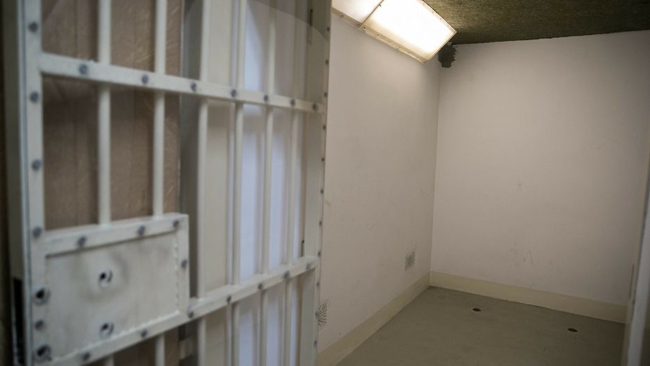 Kępno. Areszt dla 58-latka. Miał wykorzystywać 13-letnią córkę znajomych