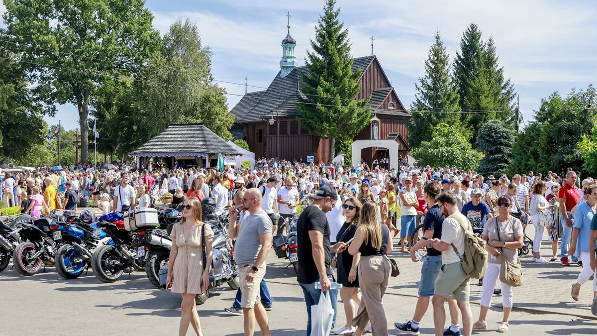 Tłum fanów serialu w Jeruzalu.