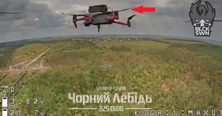 Niesamowite nagranie z Ukrainy. Rosyjski dron strącony taranowaniem