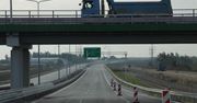 Warszawa. Wypadek na węźle Opacz. Ciężarówka zablokowała przejazd