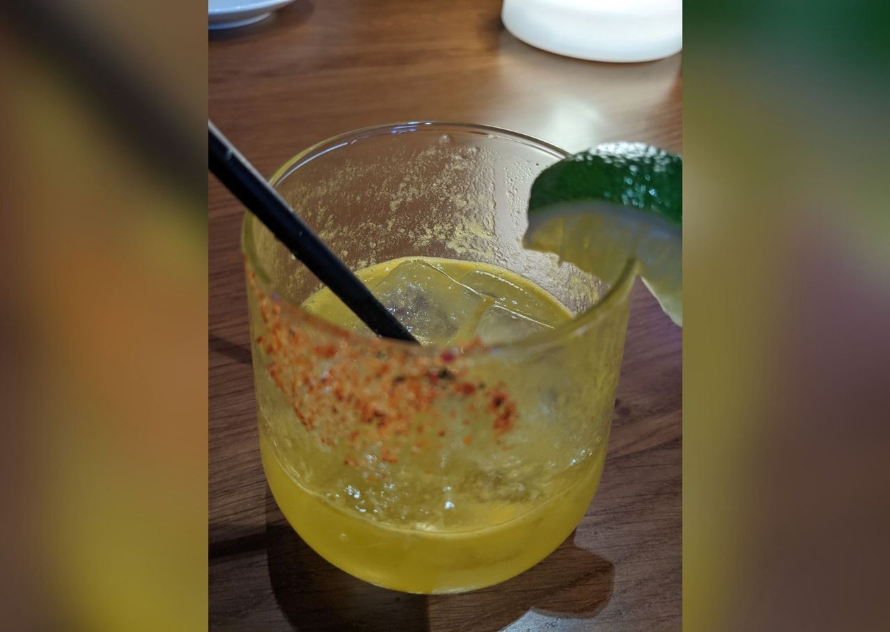 Odchudza i oczyszcza jelita. Pij podczas upałów