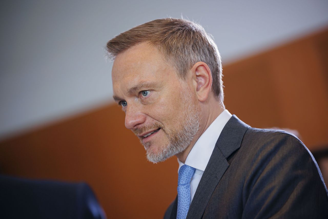Niemiecki minister finansów chce więcej możliwości dla aut spalinowych po 2035 roku