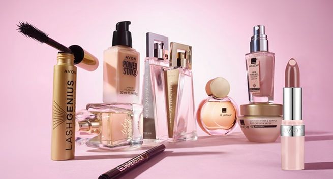 Rewolucja w Avonie: kosmetyki trafią do sklepów Rossmann. Co z konsultantkami?