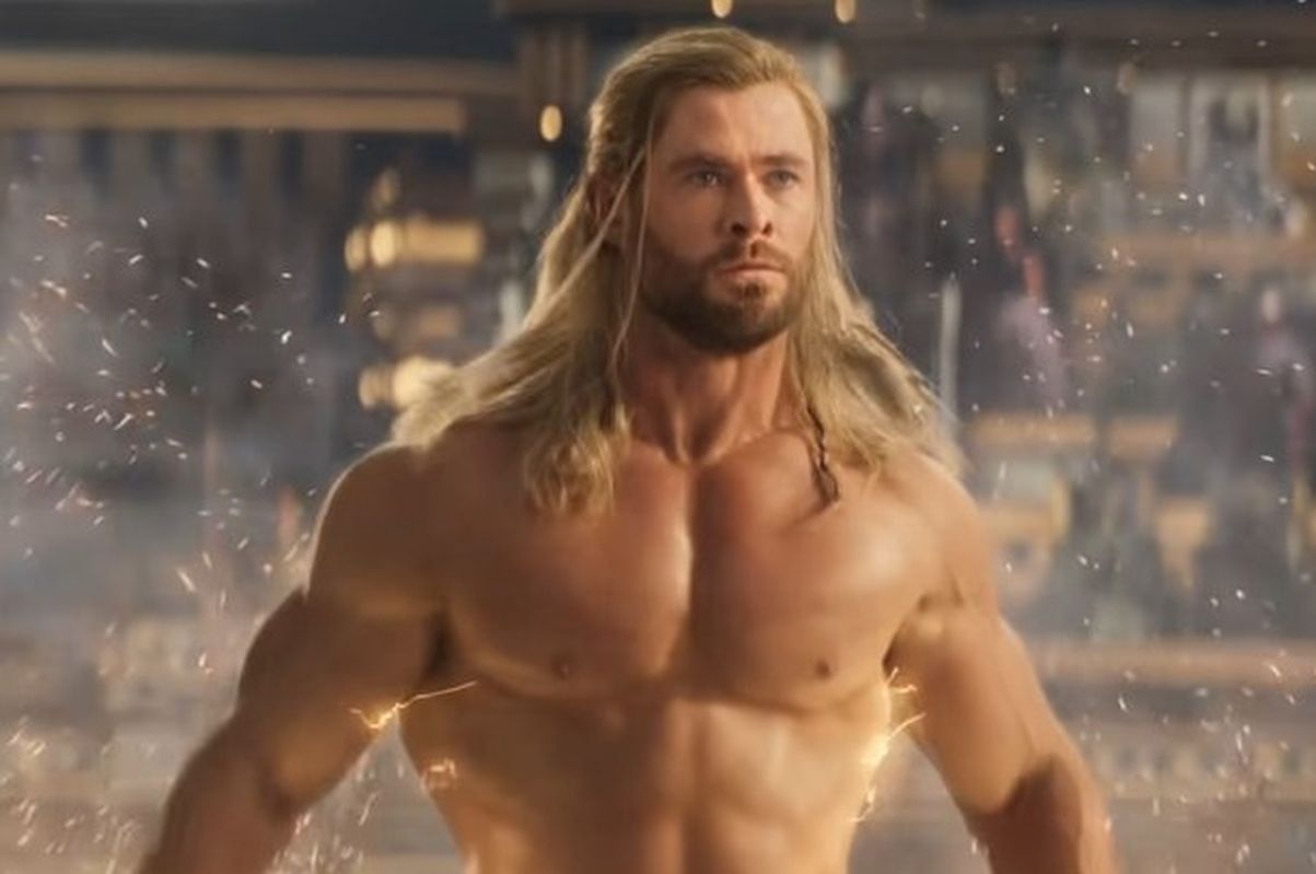 "Thor: Miłość i gniew". Chris Hemsworth zrzucił ubrania, a teraz komentuje nagie sceny