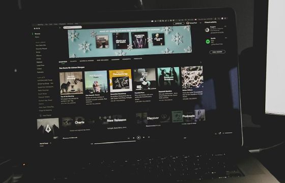 Co trzyma Polaków przy płatnej telewizji? TVN24 na czele