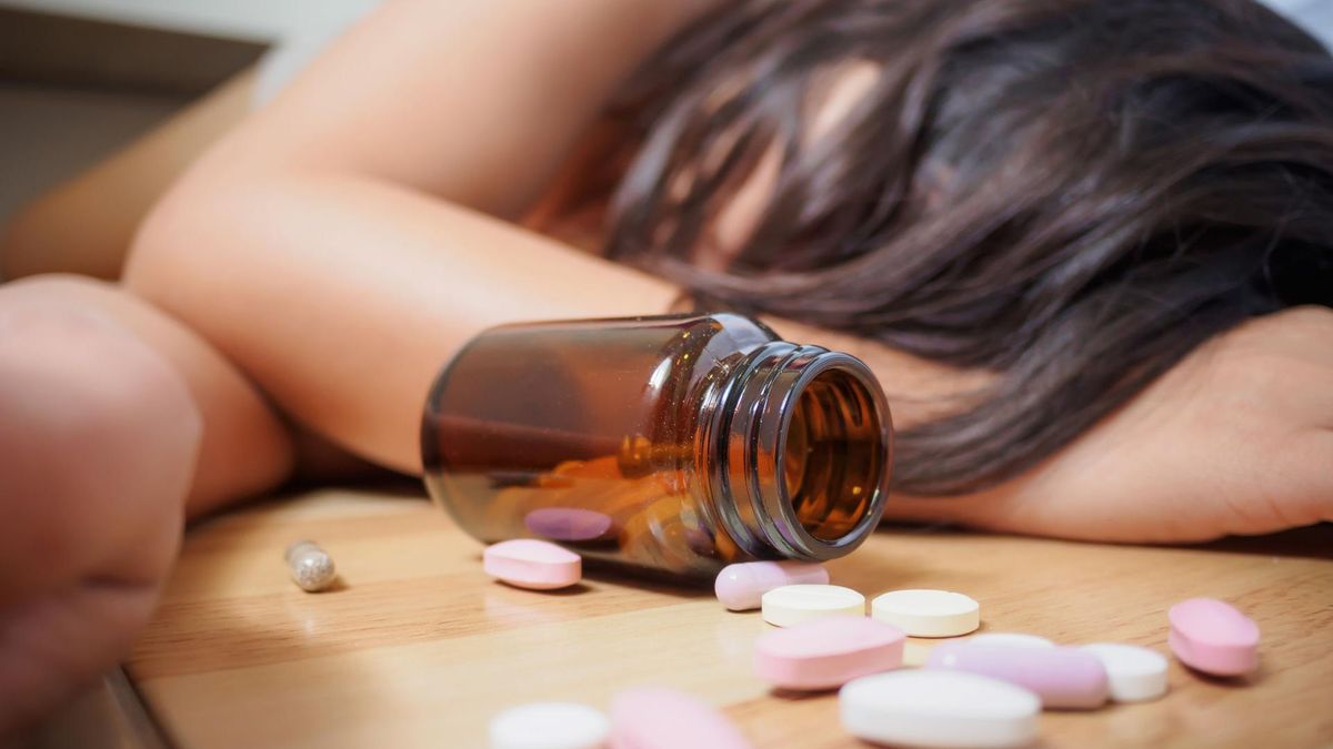 123RF Rośnie liczba świadomych zatruć paracetamolem 