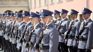 Lublin: Święto Policji. Uroczystości z odznaczeniami, awansami i pokazem musztry