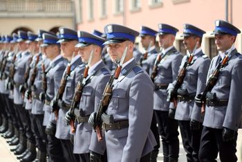 Lublin: Święto Policji. Uroczystości z odznaczeniami, awansami i pokazem musztry