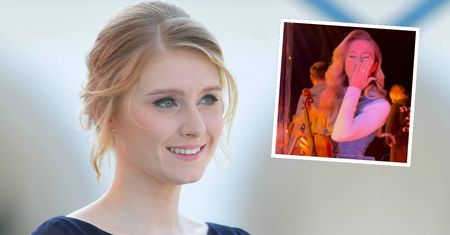 Postać znana z TVP na ślubie Kingi Dudy. Wyszło na jaw przez przypadek