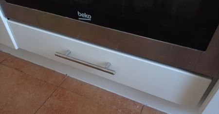 Nieznane zastosowanie szuflady pod piekarnikiem. Do czego warto ją wykorzystać?